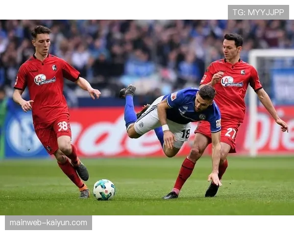 施密德定位球主罚 弗赖堡中场创造威胁能力