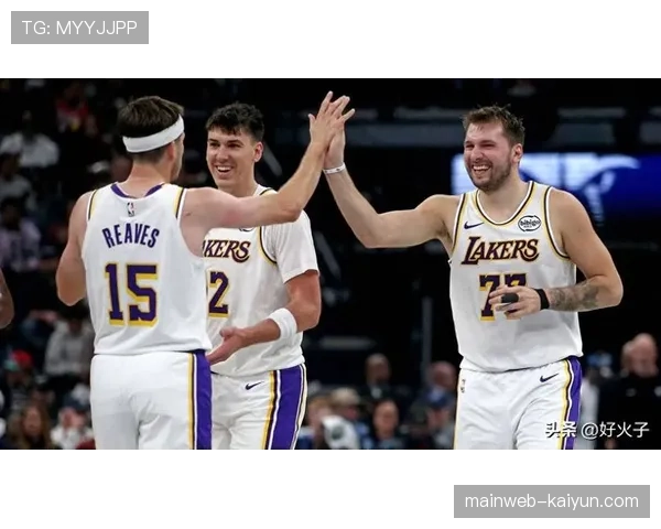 东契奇38分三双率湖人逆转掘金 詹东里组合磨合效果初显